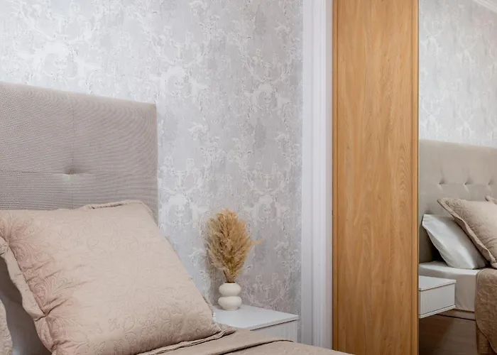 아파트 Oasis San Eugenio By Altamar Homes 아데제