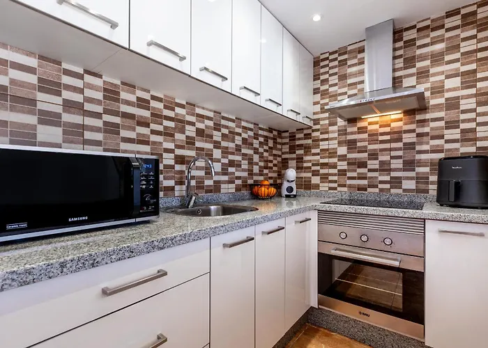 아파트 Oasis San Eugenio By Altamar Homes 아데제